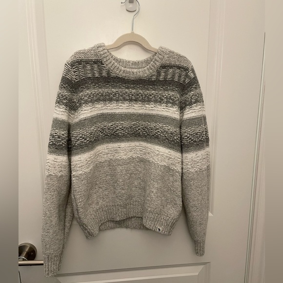 Must go before 27th! Abercrombie & Fitch Kids Sweater Size 13-14 - Picture 1 of 2